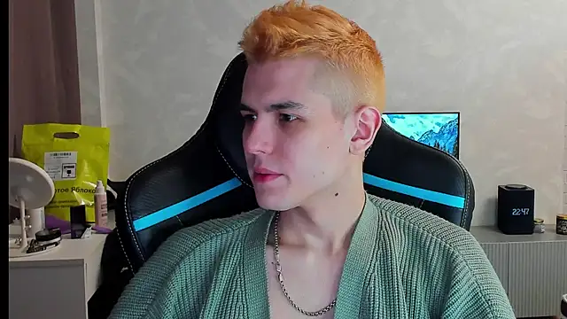 Snapshot of TravisRevas chatting on 03/05/25, 07:49 TravisRevas online show from 03/05/25, 07:49