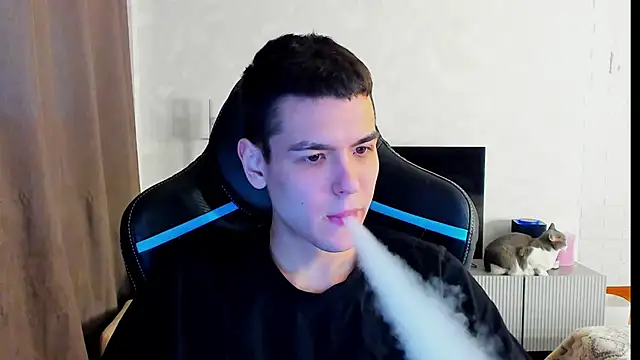 Snapshot of TravisRevas chatting on 03/13/25, 02:12 TravisRevas online show from 03/13/25, 02:12