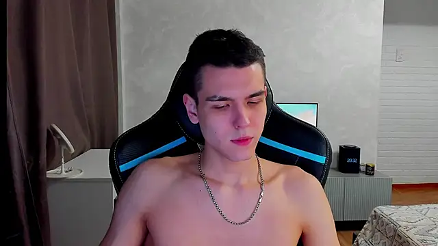 Snapshot of TravisRevas chatting on 03/04/25, 05:34 TravisRevas online show from 03/04/25, 05:34