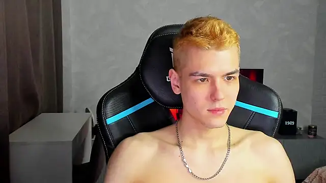 Snapshot of TravisRevas chatting on 03/07/25, 04:11 TravisRevas online show from 03/07/25, 04:11