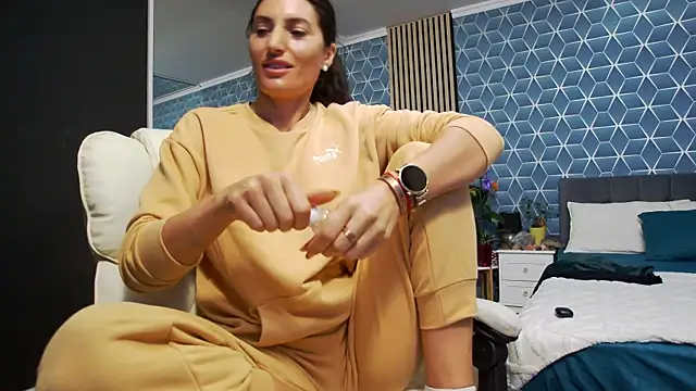 zoeylarkens online show from 11/04/25, 05:17