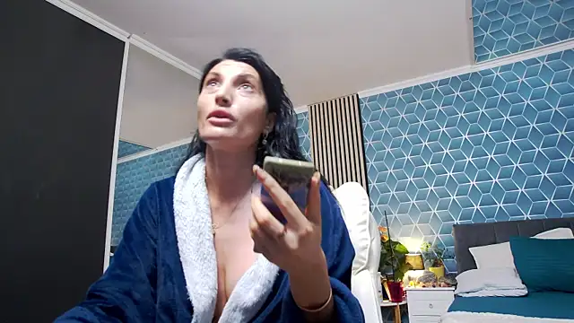 zoeylarkens online show from 11/25/25, 07:47