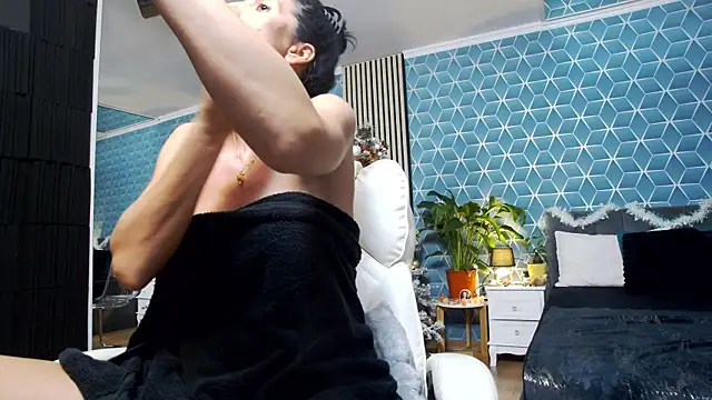 zoeylarkens online show from 12/04/25, 07:46