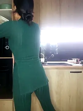 zoeylarkens online show from 10/29/25, 01:54