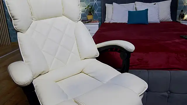 Snapshot of zoeylarkens chatting on 09/12/25, 05:45 zoeylarkens online show from 09/12/25, 05:45