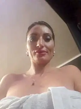 zoeylarkens online show from 10/27/25, 04:13