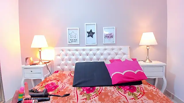 Snapshot of megan_loviitz chatting on 11/08/25, 12:09 megan loviitz online show from 11/08/25, 12:09