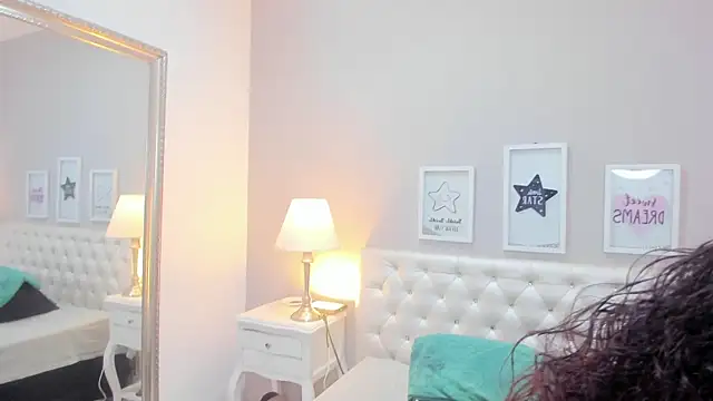 Snapshot of megan_loviitz chatting on 11/11/25, 12:11 megan loviitz online show from 11/11/25, 12:11