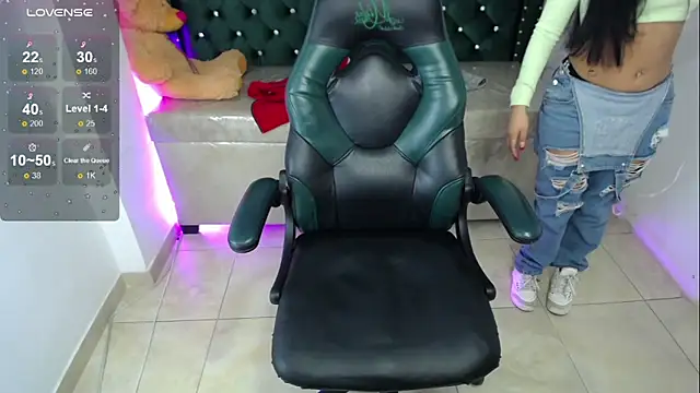 Sarah evansm online show from 11/17/25, 02:59