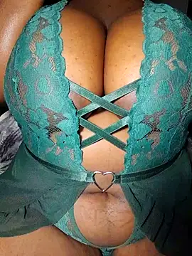 Snapshot of wamie12 chatting on 10/29/25, 10:09 wamie12 online show from 10/29/25, 10:09