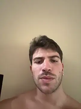 Snapshot of shuki0101 chatting on 03/10/25, 09:18 shuki0101 online show from 03/10/25, 09:18