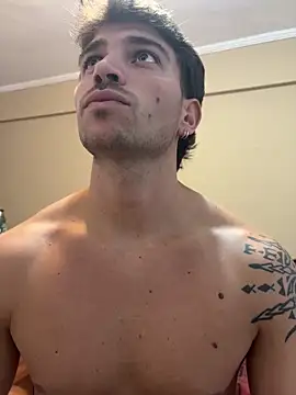 Snapshot of shuki0101 chatting on 03/18/25, 10:15 shuki0101 online show from 03/18/25, 10:15