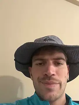 Snapshot of shuki0101 chatting on 03/12/25, 04:02 shuki0101 online show from 03/12/25, 04:02