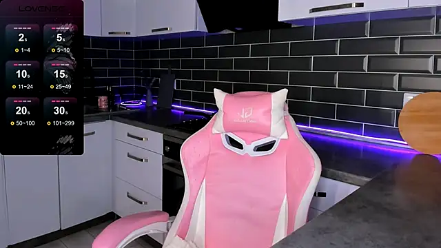 EmmaVictori1 online show from 10/13/25, 06:59