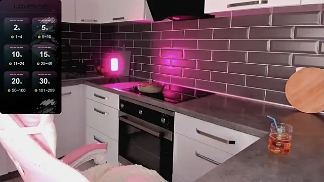 EmmaVictori1 online show from 01/08/26, 05:46