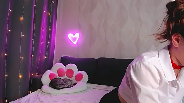 EmmaVictori1 online show from 05/13/26, 08:21