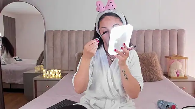 Snapshot of Sophie_Restrepo chatting on 03/20/25, 02:42 Sophie Restrepo online show from 03/20/25, 02:42