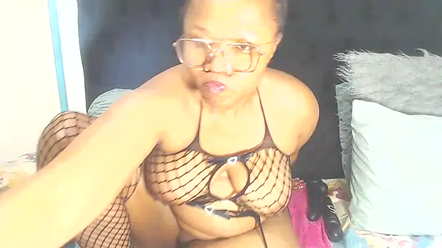 Snapshot of BootyClitQueen chatting on 05/13/26, 05:47 BootyClitQueen online show from 05/13/26, 05:47