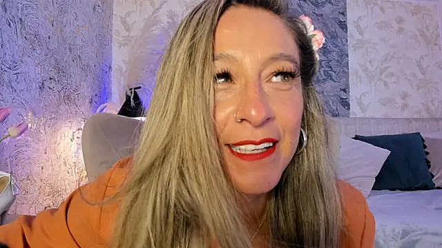 Liannaa  online show from 04/14/26, 08:25