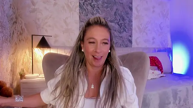 Snapshot of Liannaa_ chatting on 12/20/25, 07:50 Liannaa online show from 12/20/25, 07:50