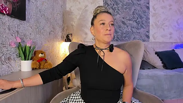 Snapshot of Liannaa_ chatting on 02/02/26, 07:35 Liannaa online show from 02/02/26, 07:35