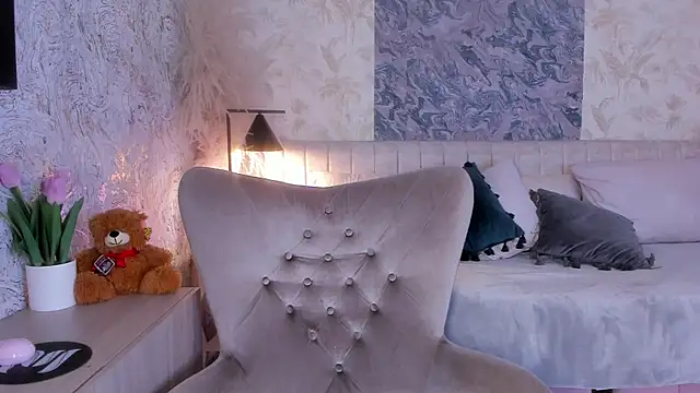 Liannaa  online show from 11/05/25, 07:39