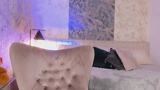 Liannaa  online show from 10/30/25, 07:55