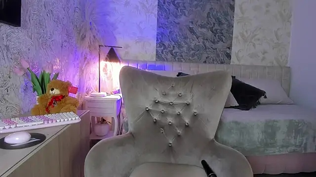 Liannaa  online show from 11/08/25, 08:01