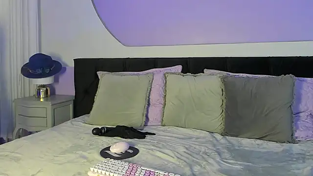 Liannaa  online show from 07/11/26, 09:20