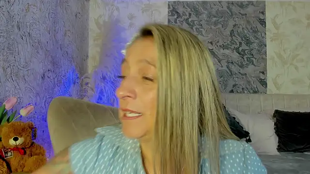 Liannaa  online show from 10/08/25, 11:38