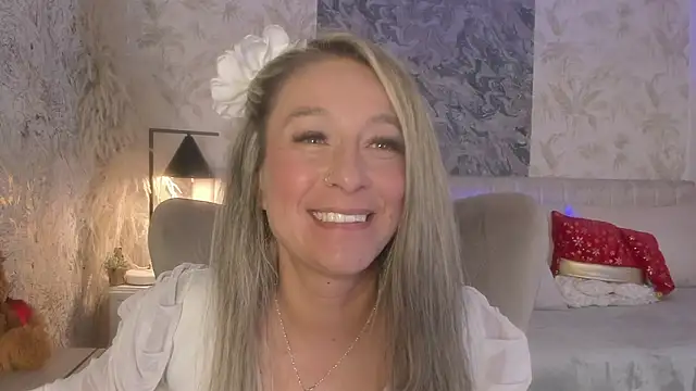 Liannaa  online show from 12/17/25, 07:41