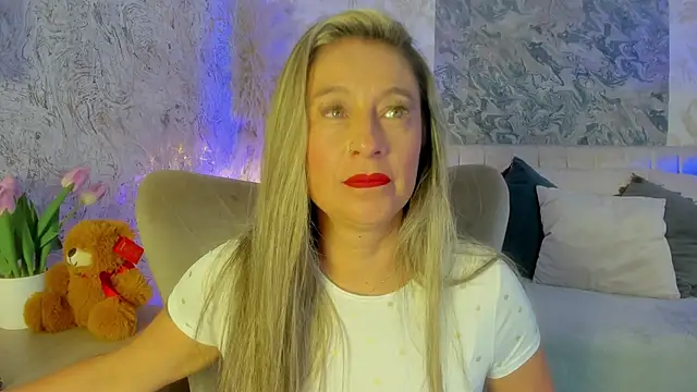 Liannaa  online show from 09/27/25, 07:09
