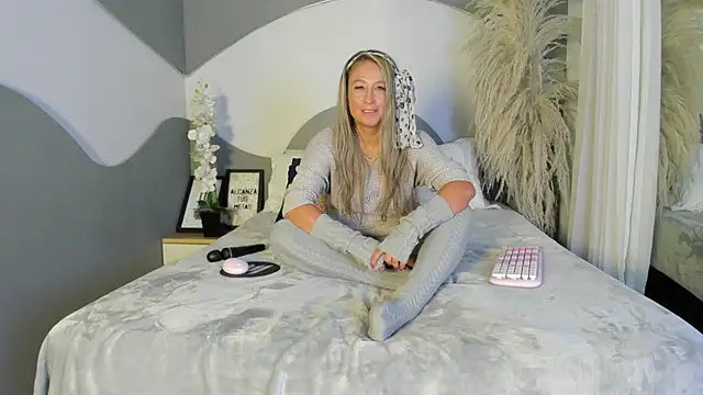 Liannaa  online show from 04/18/26, 09:11
