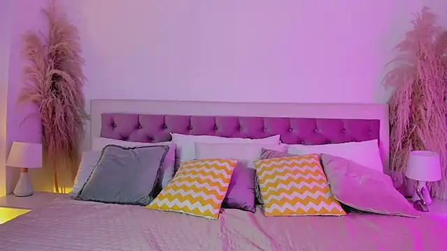 Arianaa collins online show from 09/09/25, 12:03