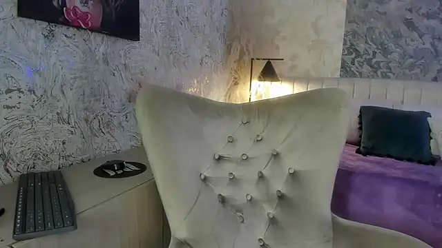 Arianaa collins online show from 11/14/25, 11:58