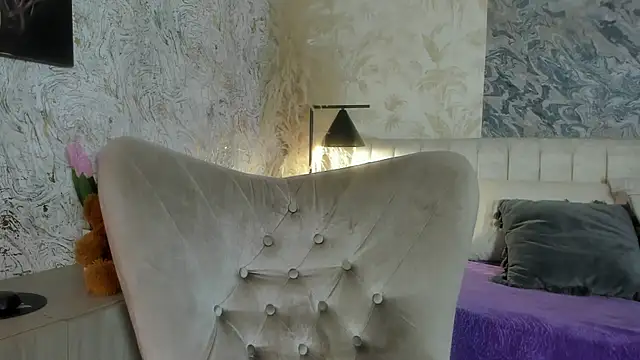 Arianaa collins online show from 11/22/25, 11:53