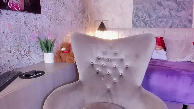 Arianaa collins online show from 12/22/25, 11:54