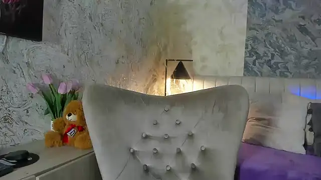 Arianaa collins online show from 10/31/25, 12:02