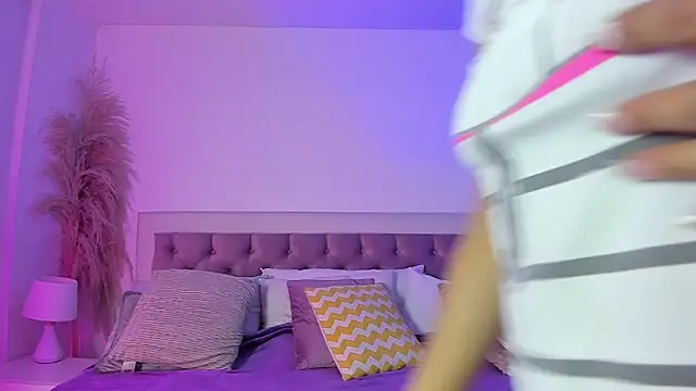 Arianaa collins online show from 09/26/25, 11:50