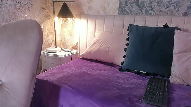 Arianaa collins online show from 11/04/25, 11:47