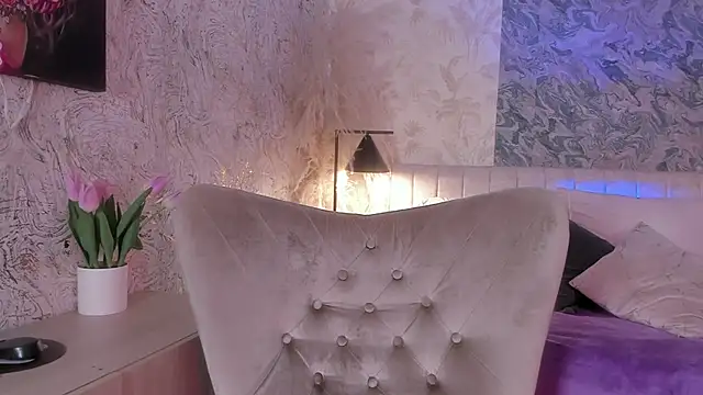 Arianaa collins online show from 10/25/25, 12:17