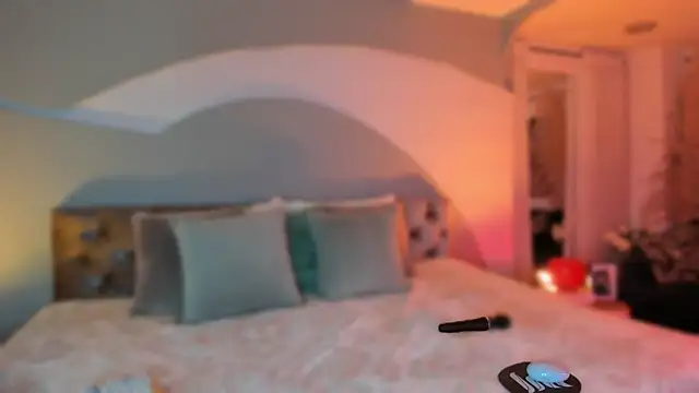 Elizabeth clark  online show from 11/11/25, 08:03