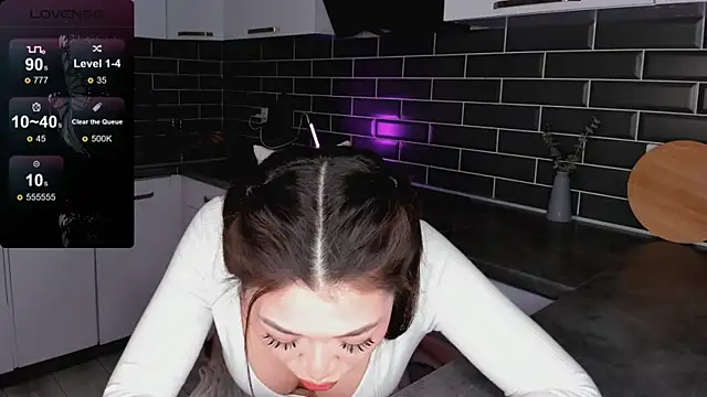 Snapshot of ShaiyaMinn3 chatting on 12/17/25, 07:19 ShaiyaMinn3 online show from 12/17/25, 07:19