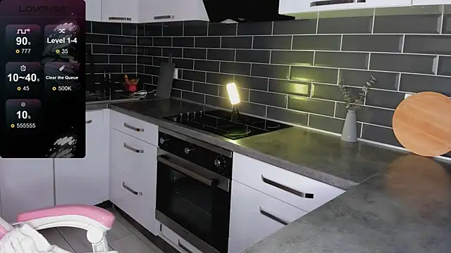 Snapshot of ShaiyaMinn3 chatting on 12/18/25, 05:17 ShaiyaMinn3 online show from 12/18/25, 05:17