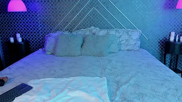 Aleja bloom online show from 09/25/25, 11:49