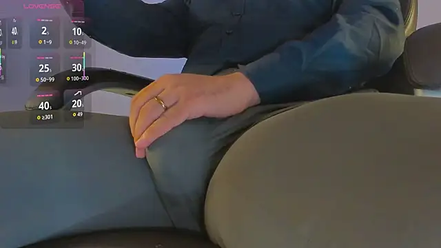 Snapshot of MxsterJohn chatting on 02/17/26, 03:15 MxsterJohn online show from 02/17/26, 03:15