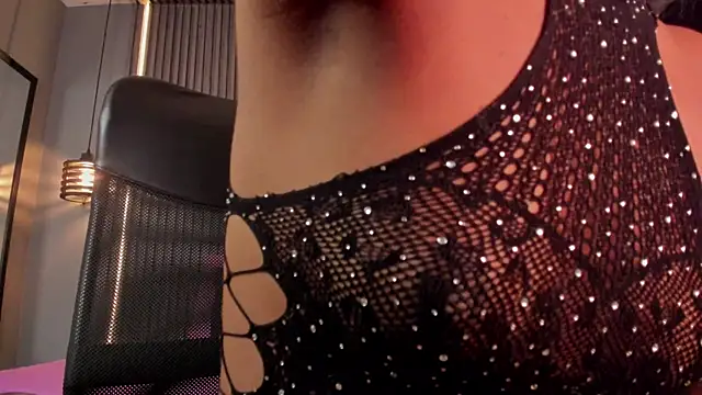 alahia betancurx online show from 11/15/25, 02:43