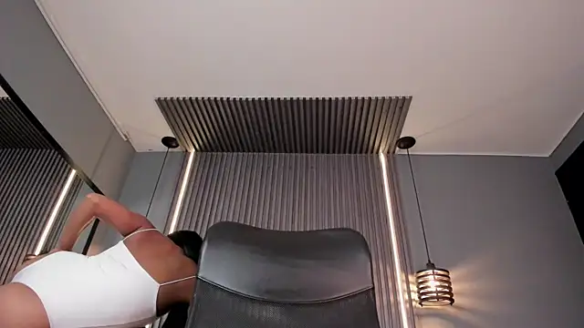 alahia betancurx online show from 11/01/25, 04:12