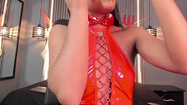 alahia betancurx online show from 10/31/25, 12:46