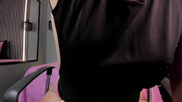 alahia betancurx online show from 11/07/25, 01:48